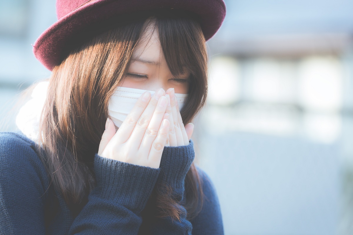 ブタクサなど秋花粉に要注意！喉の痛みや家の中での花粉症状の正体
